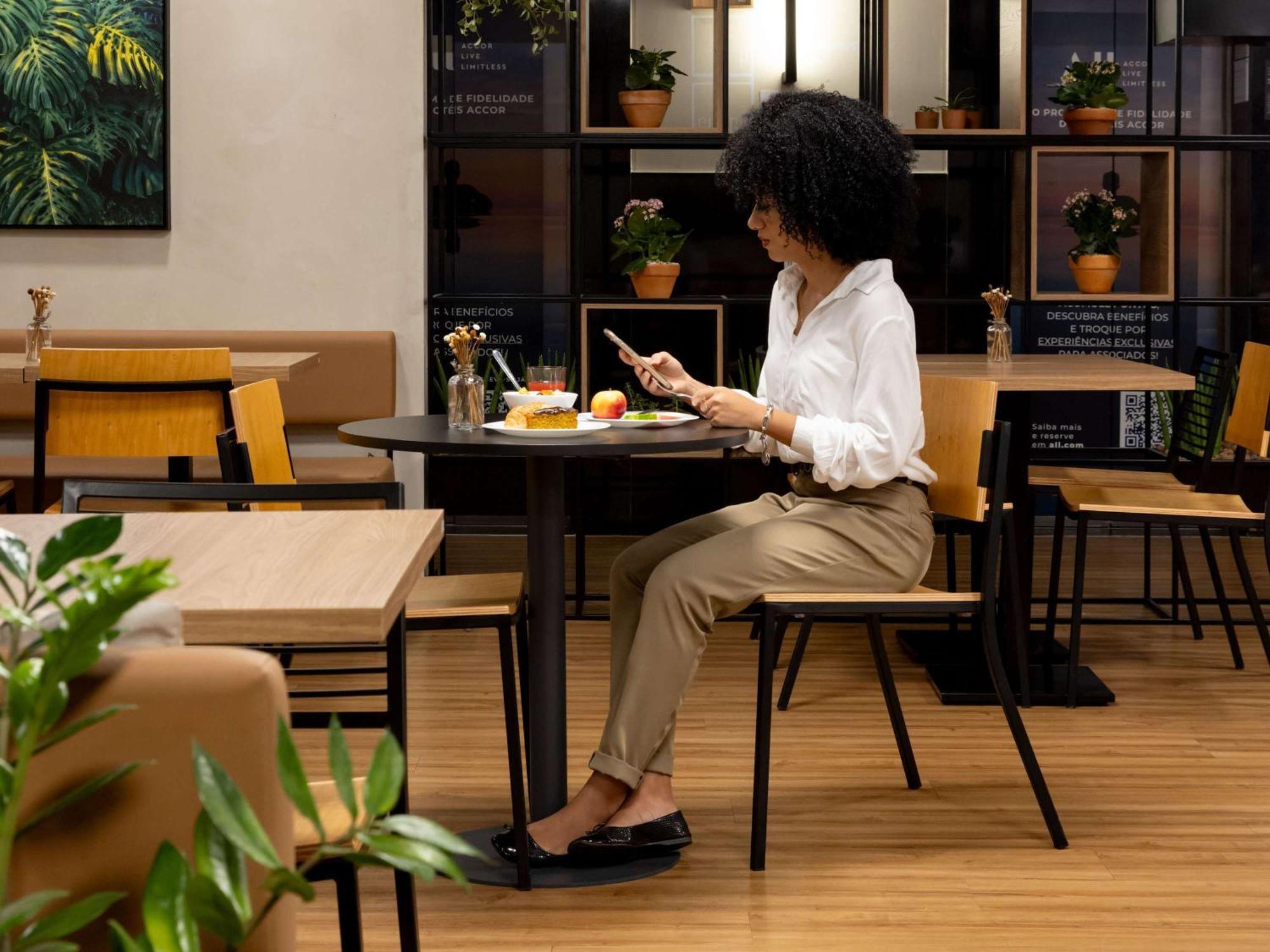Отель Ibis Belo Horizonte Savassi Экстерьер фото