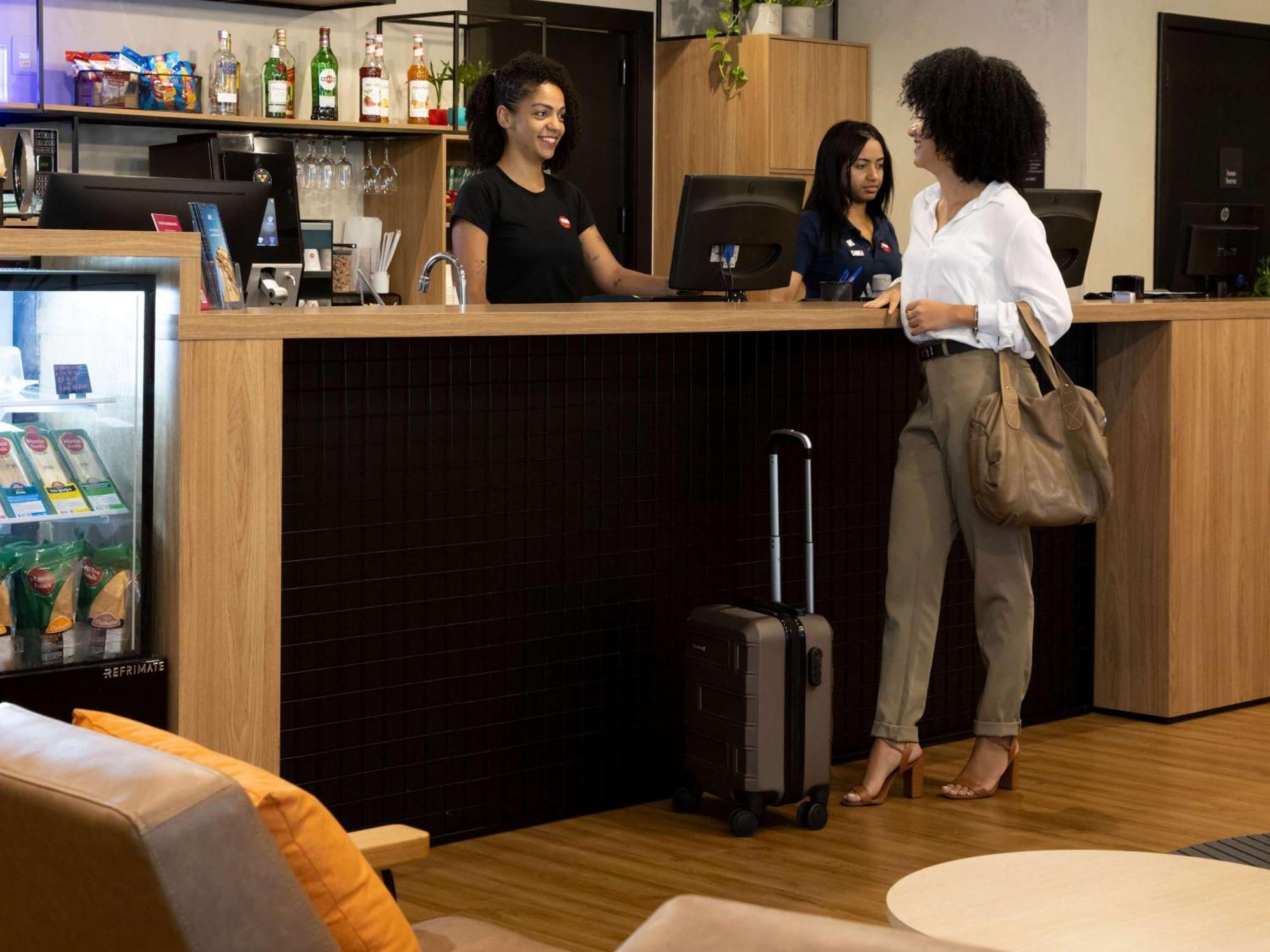 Отель Ibis Belo Horizonte Savassi Экстерьер фото