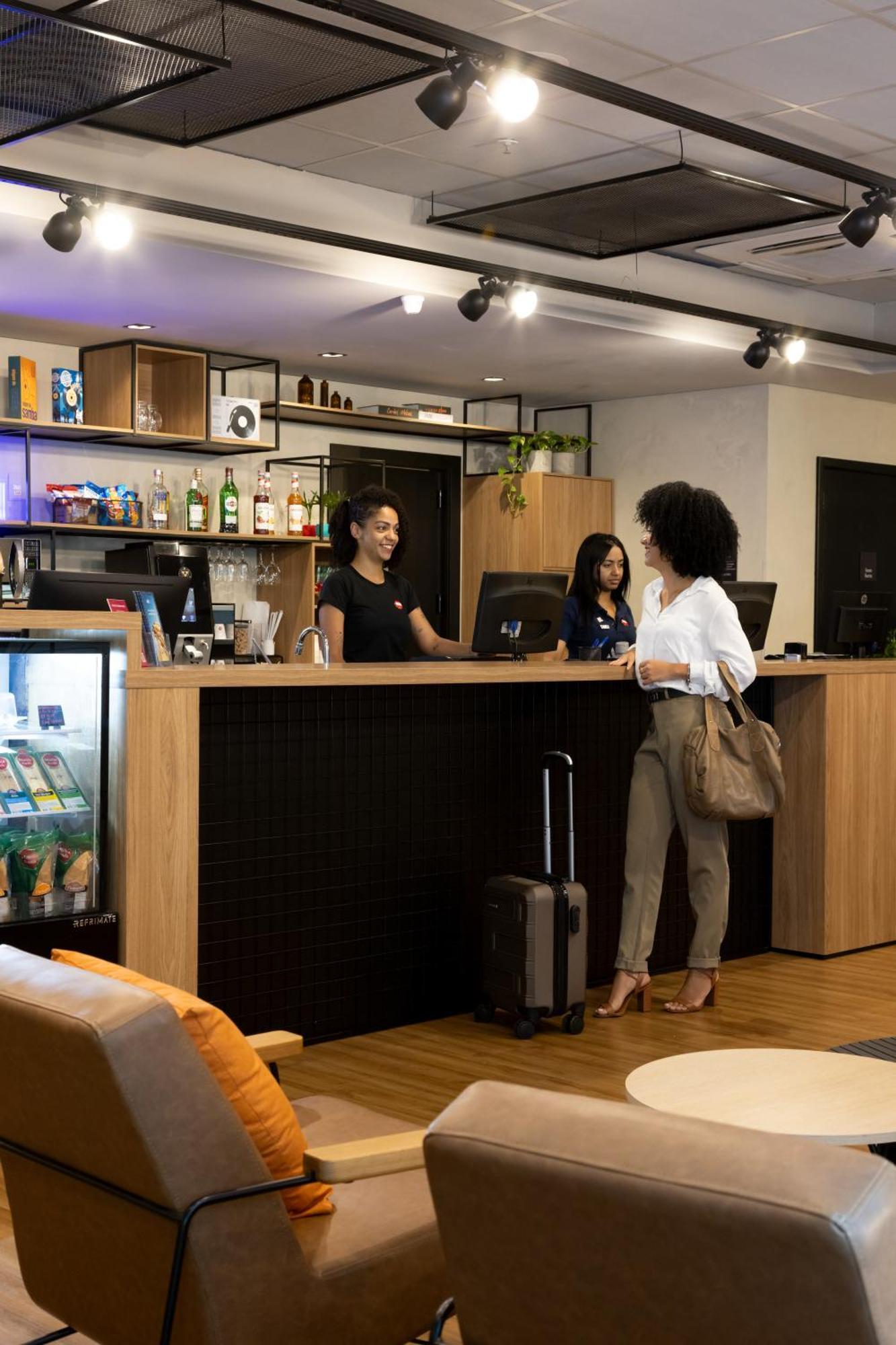 Отель Ibis Belo Horizonte Savassi Экстерьер фото